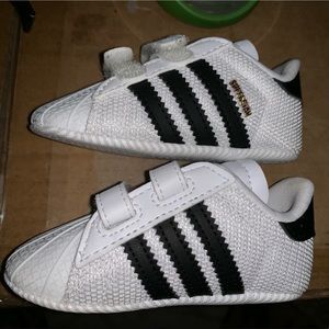 2c Adidas sneakers